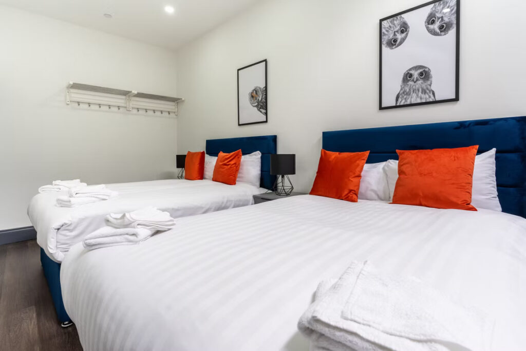 NEW ZEALAND HOUSE 3-BEDROOM APARTMENT (SLEEPS 12)