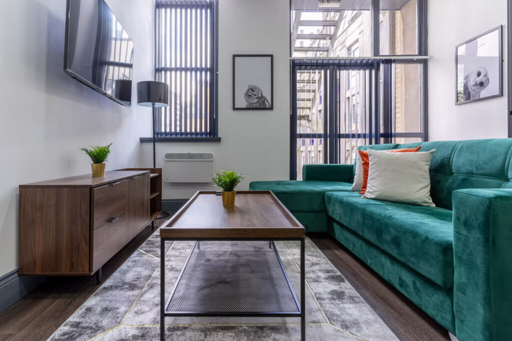 3-BEDROOM APARTMENT (SLEEPS 11)