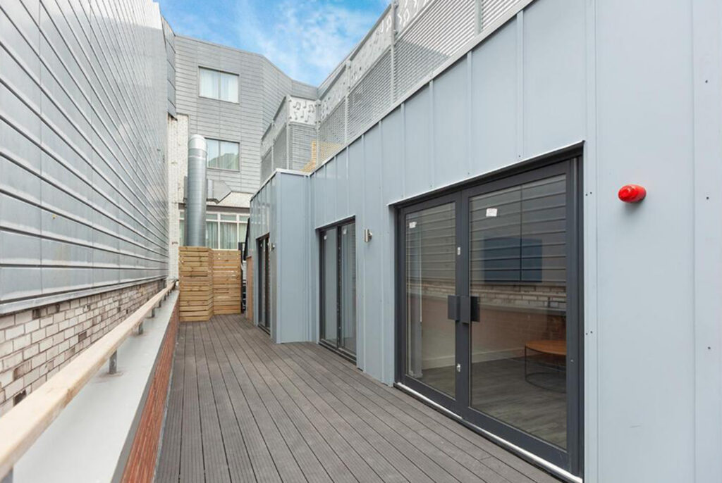 SGT PEPPERS LOFT APARTMENT