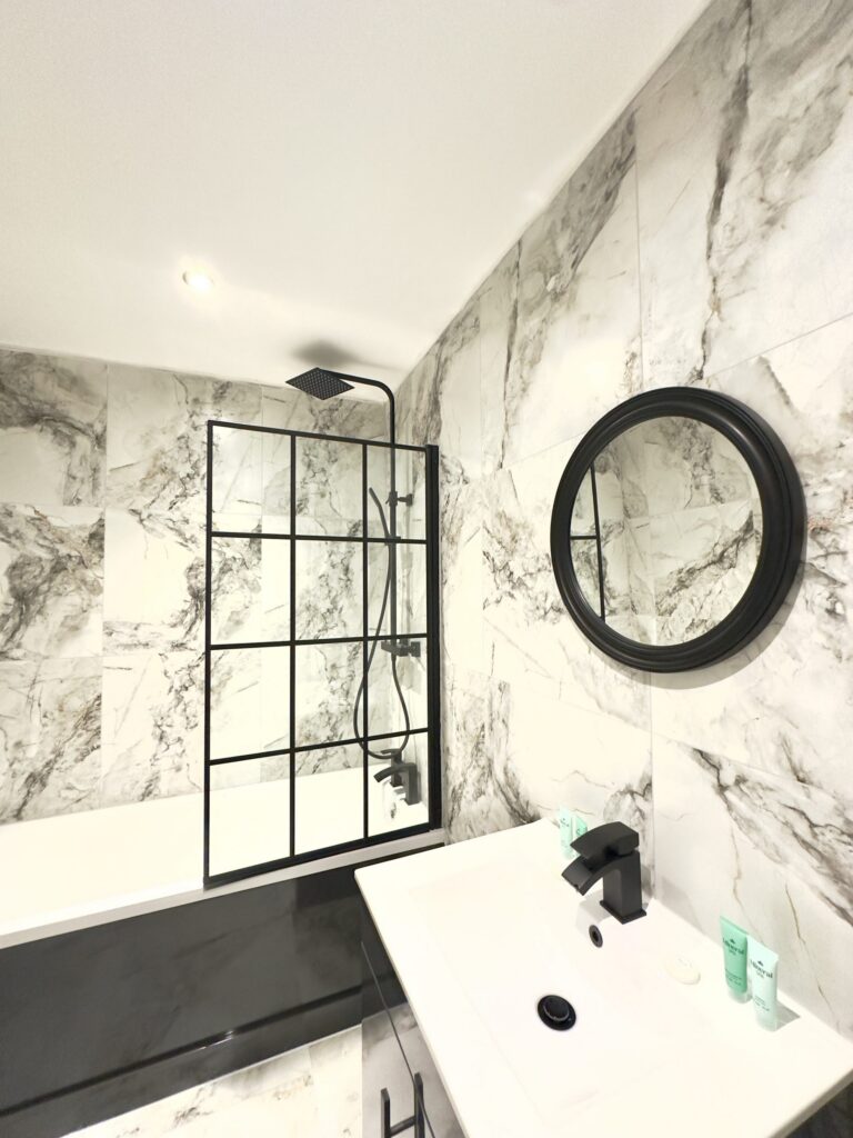 CUMBERLAND STREET DELUXE APARTMENT (SLEEPS 8)