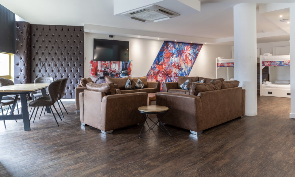 BIG STAY Suites – Paris Party Pad (with Patio) (Sleeps 20)