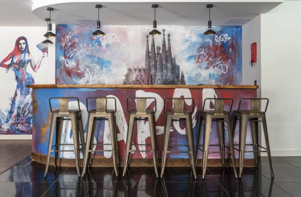 BIG STAY SUITES – Barcelona Party Pad (Sleeps 16)
