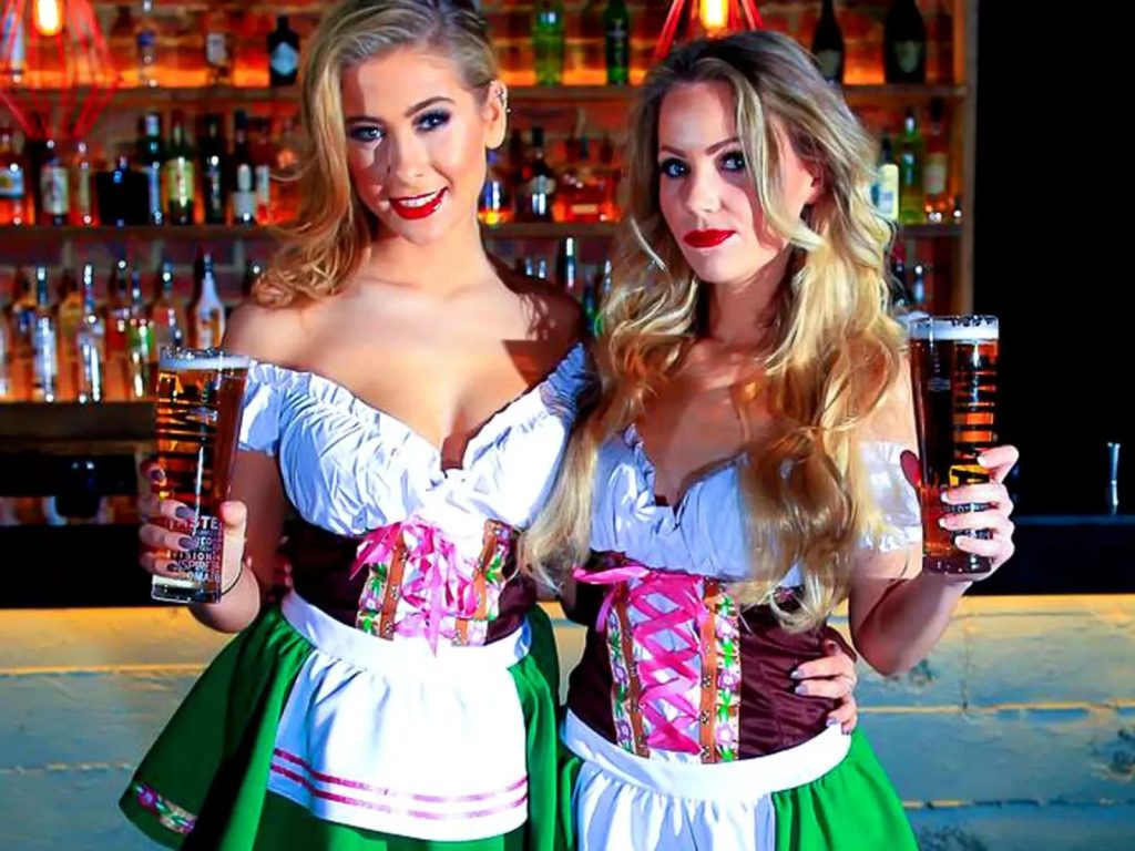 Bar Crawl Babes